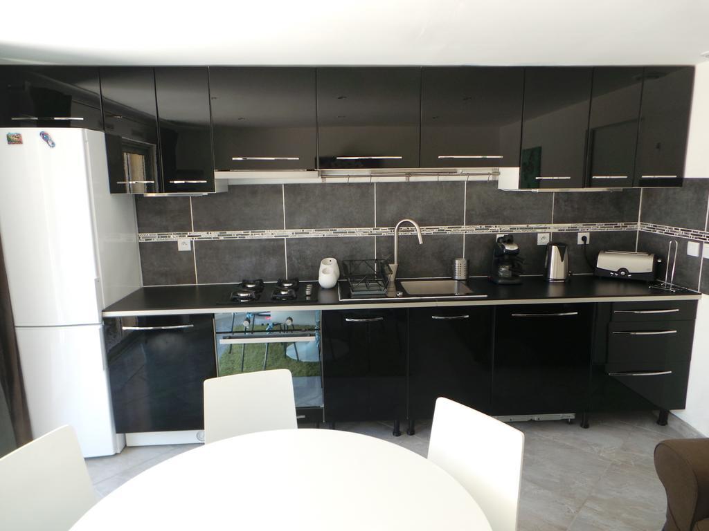 Appartement Vue Montagne Garéoult Eksteriør billede